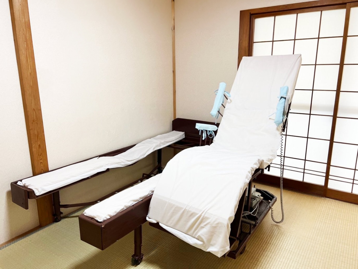 ベッド中央部が離脱する医療用介護ベッド「希望(のぞみ)」画像1