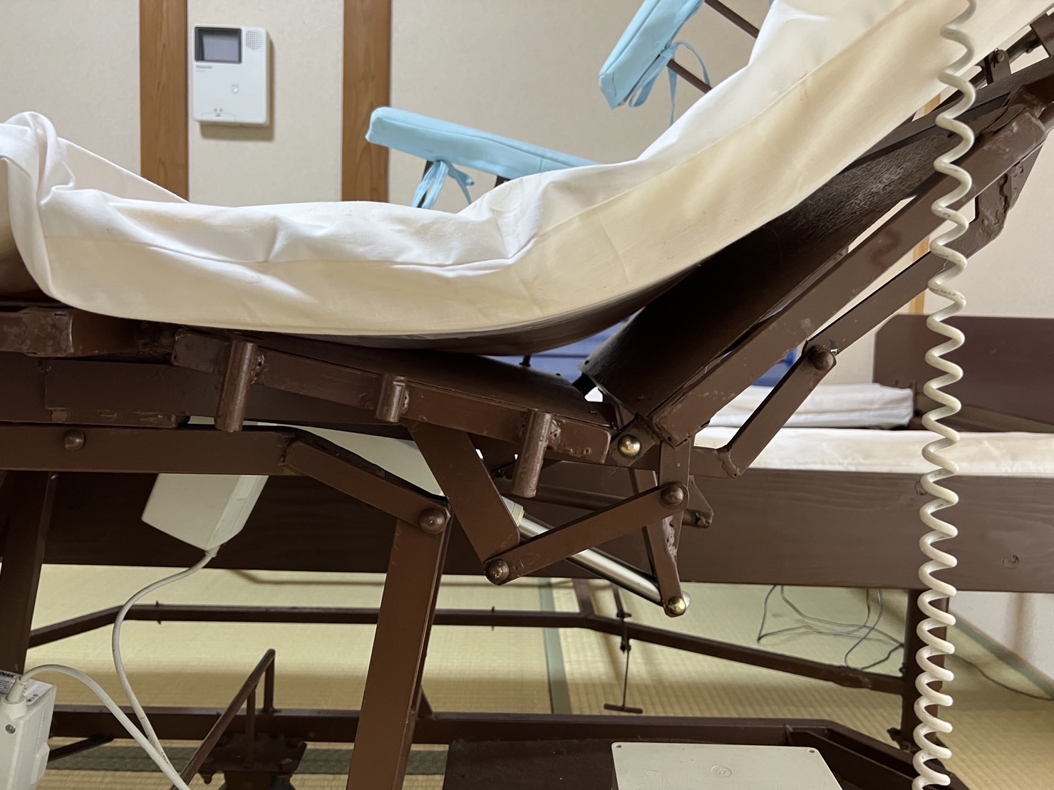 ベッド中央部が離脱する医療用介護ベッド「希望(のぞみ)」画像4